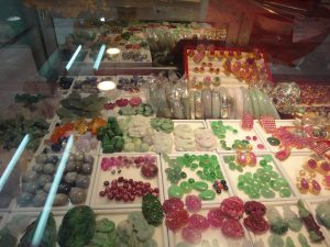 Mae Sai Gemstone Market offers a wide variety of gemstones, including rubies, sapphires, spinels, jade, maw sit sit and more.
